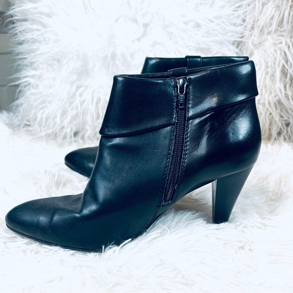 Apostrophe Faux LEATHER Heeled Bootie Boots - Picture 4 of 7